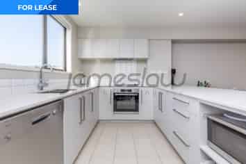 16/1 Glenside Crescent, Forrest Hill