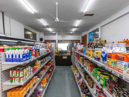 FULL HOUSE INVESTMENT - 3 TENANTS IN PLACE!