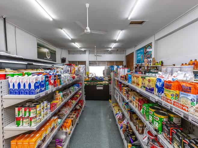 FULL HOUSE INVESTMENT - 3 TENANTS IN PLACE!