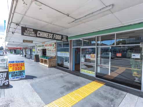 FULL HOUSE INVESTMENT - 3 TENANTS IN PLACE!