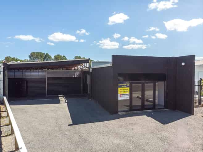 FULL HOUSE INVESTMENT - 3 TENANTS IN PLACE!