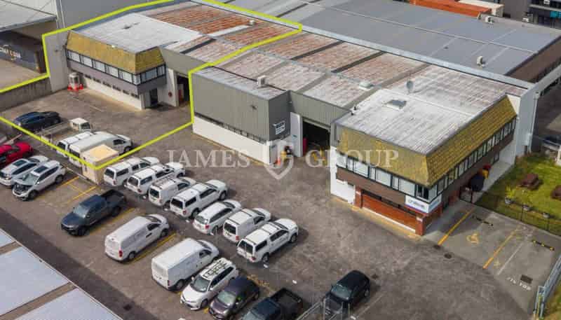 2/10 Rennie Drive, Mangere