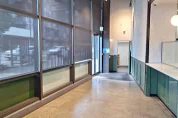 Popular corner site at the Manukau Bus Station