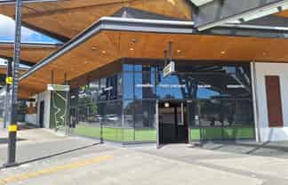 Popular corner site at the Manukau Bus Station