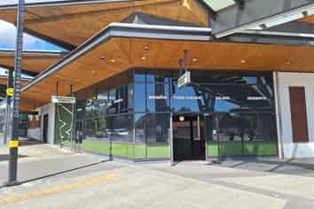 Popular corner site at the Manukau Bus Station