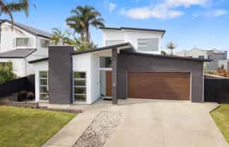 10 Provence Esplanade, Te Atatu Peninsula