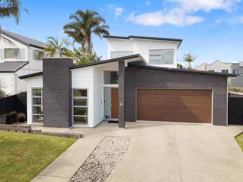 10 Provence Esplanade, Te Atatu Peninsula