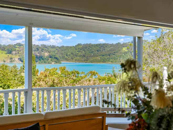 6 Young Street, Mahurangi East