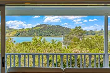 6 Young Street, Mahurangi East