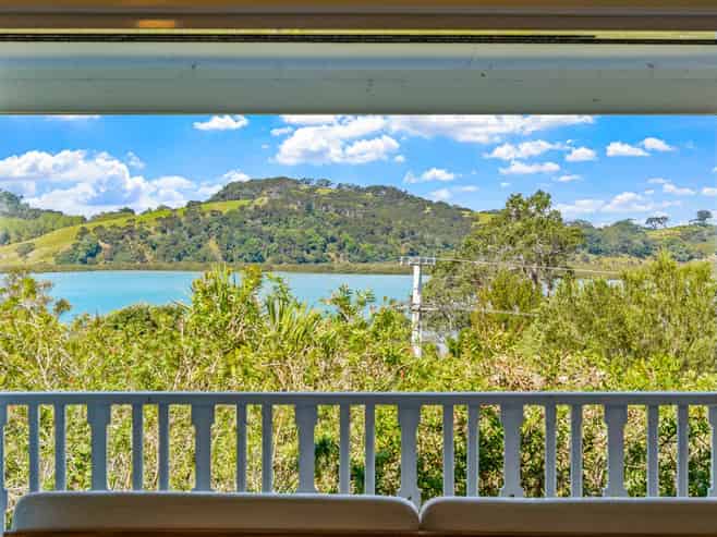 6 Young Street, Mahurangi East