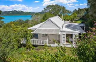 6 Young Street, Mahurangi East