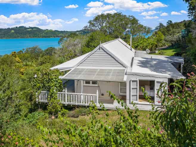 6 Young Street, Mahurangi East