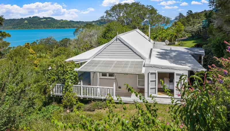 6 Young Street, Mahurangi East