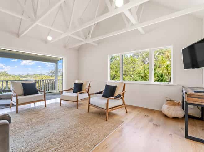 6 Young Street, Mahurangi East