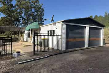 1561 Dairy Flat Highway, Dairy Flat