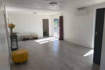 1561 Dairy Flat Highway, Dairy Flat