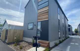 466 Wilsons Road North, Waltham