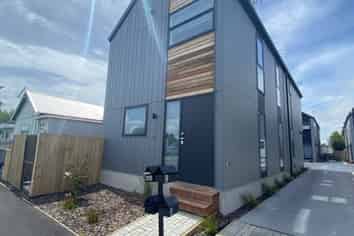 466 Wilsons Road North, Waltham