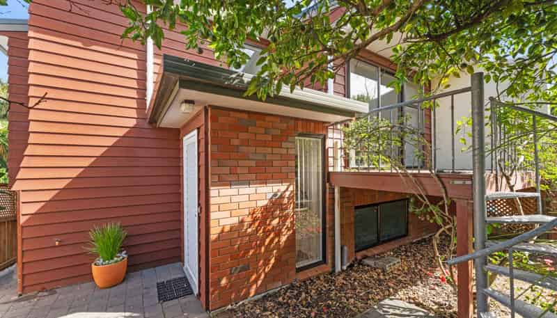 1/11 Woodhall Road, Epsom