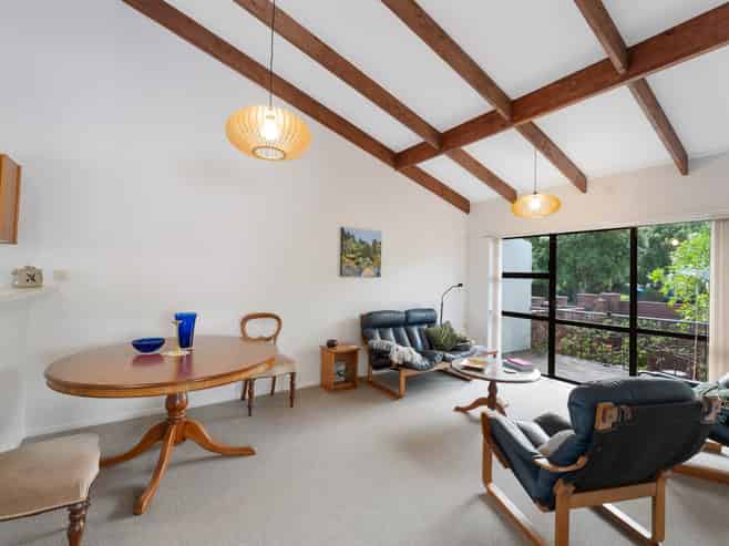 1/11 Woodhall Road, Epsom