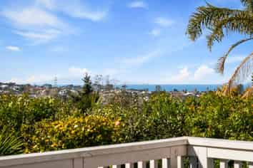 2/24 Geoffrey Road, Torbay