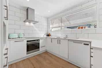 2/24 Geoffrey Road, Torbay