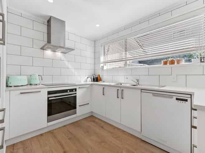 2/24 Geoffrey Road, Torbay