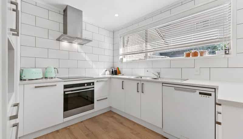 2/24 Geoffrey Road, Torbay