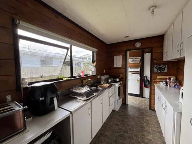 50 Treadwell Street, Springvale