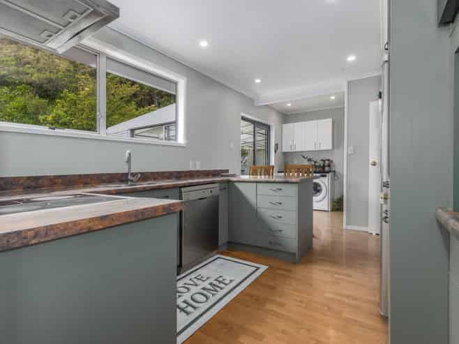 11 Tweed Road, Papakowhai