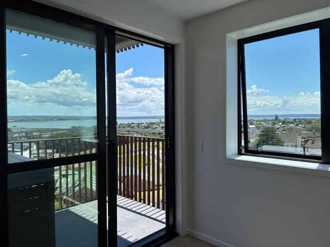 902/2B Te Ara Taurapa, Point Chevalier