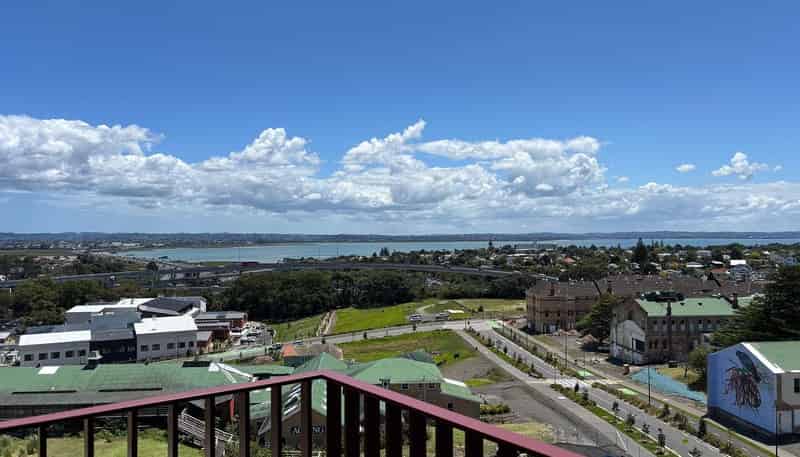 902/2B Te Ara Taurapa, Point Chevalier