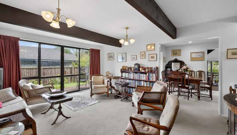 302 Lake Terrace Road, Shirley