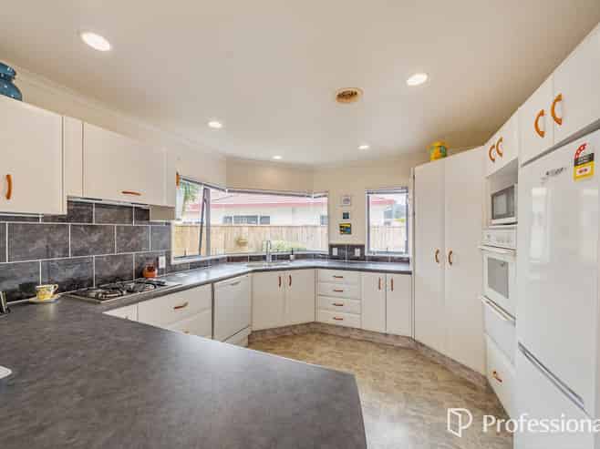 11 Mabey Road, Avalon