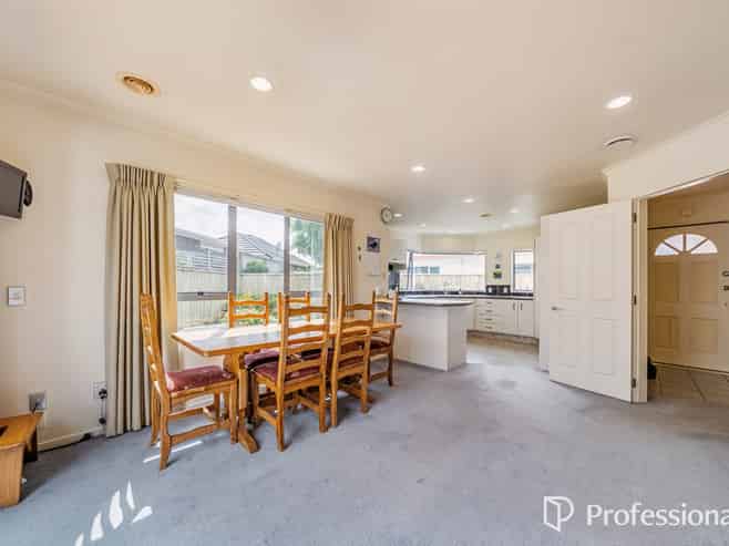 11 Mabey Road, Avalon