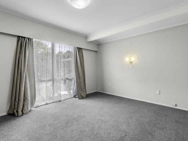 624 River Road, Chartwell