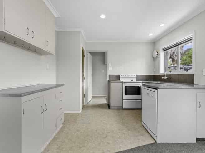 624 River Road, Chartwell