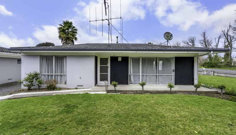 624 River Road, Chartwell