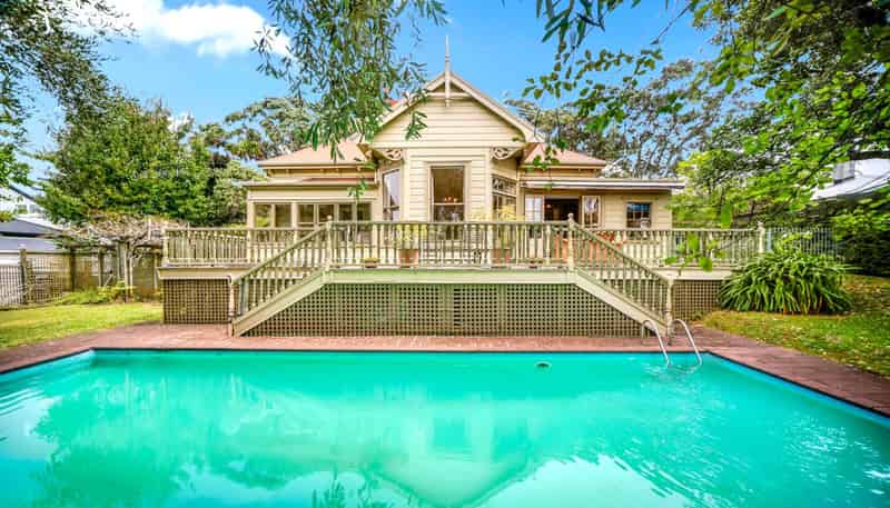 12 Bridge View Road, Birkenhead