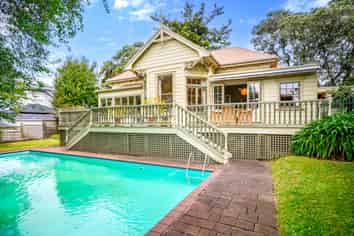 12 Bridge View Road, Birkenhead