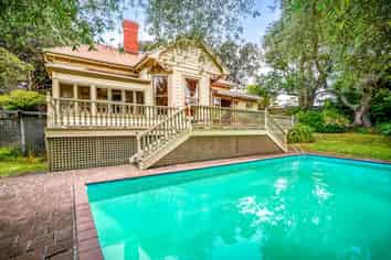 12 Bridge View Road, Birkenhead