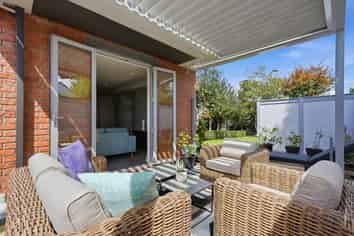 1 Henley Green, Northwood