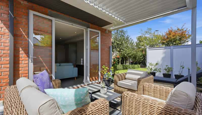 1 Henley Green, Northwood