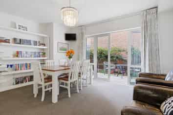 1 Henley Green, Northwood