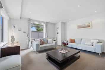 1 Henley Green, Northwood