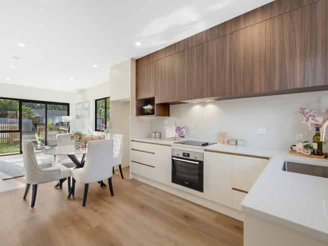 2/140 Edgewater Drive, Pakuranga