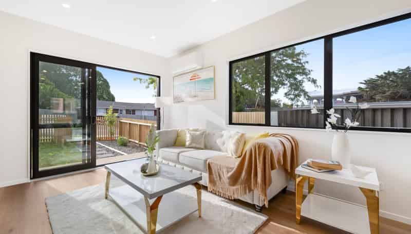 2/140 Edgewater Drive, Pakuranga