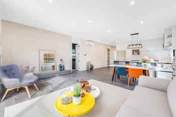 15 Whakairo Crescent, Gulf Harbour