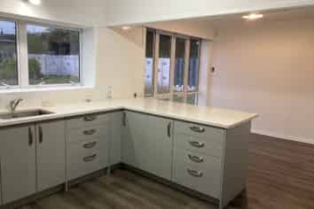 21 Lyndhurst Road, Te Atatu South