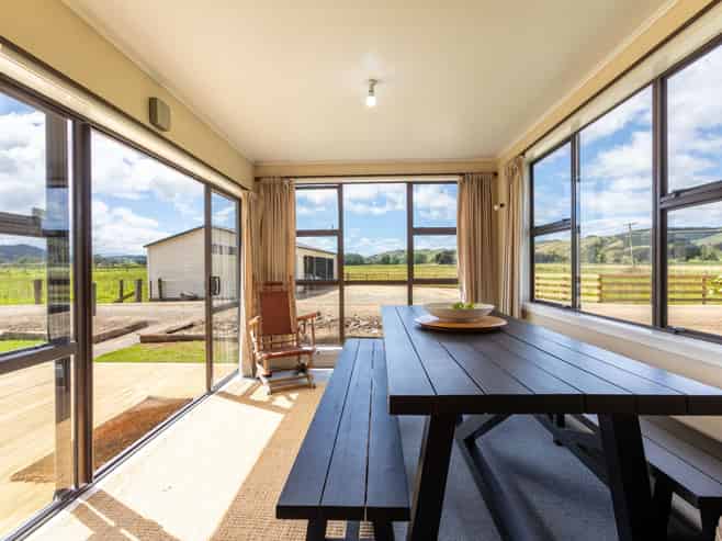 211 River Road, Kumeroa